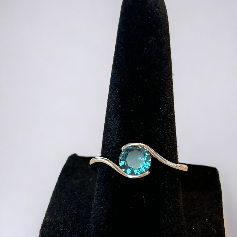 Women's Fun Fashion Ring Ocean Blue Stone Solitaire Silver Fashion Ring Size 7